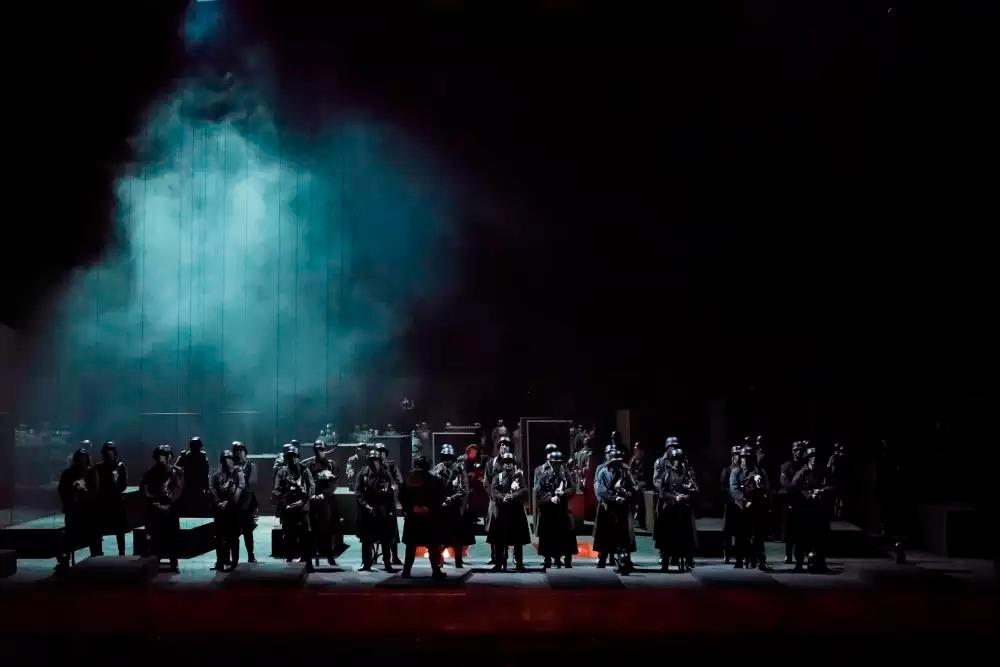 foto-trovatore-parigi trovatore1