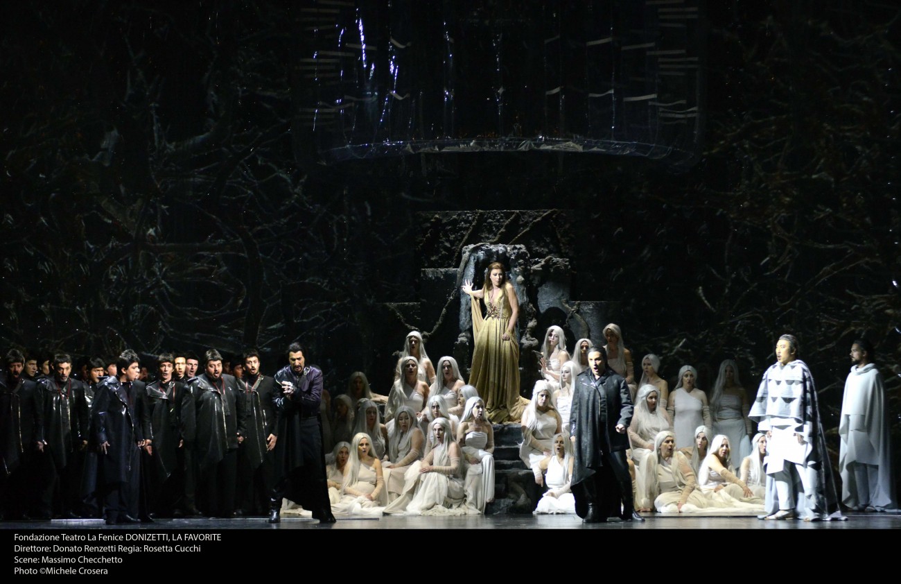 Léonor in un mondo di plastica LA FAVORITE al Teatro La Fenice di Venezia Léonor in un mondo di plastica LA FAVORITE al Teatro La Fenice di Venezia