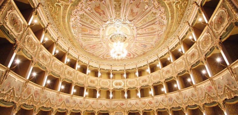 Stefania Rocca porta in scena gli “Esercizi di stile” di Raymond Queneau al TeatroBalzan (RO)