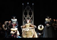 Roberto Devereux a Parma: ovazioni alla “Regina” Mariella Devia.