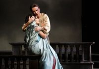 Anna Netrebko è Tosca al Teatro alla Scala di Milano.